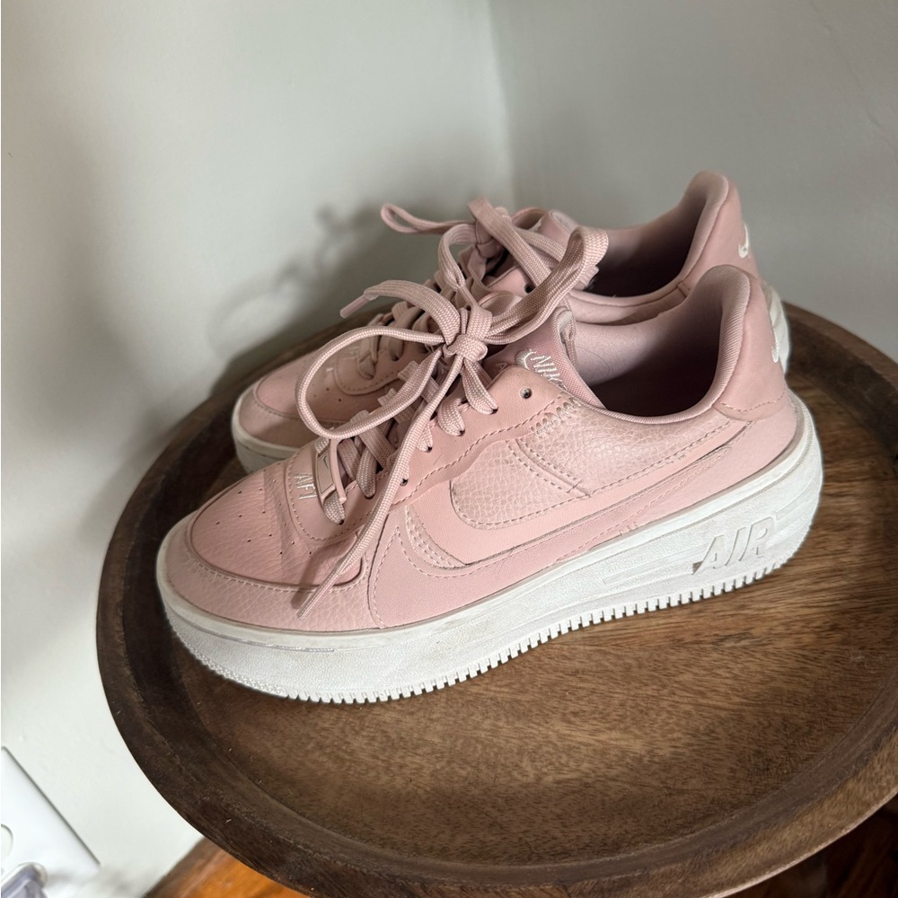 Nike Air Force 1 Women's sneakers in Soft Pink - Picture 5 of 6